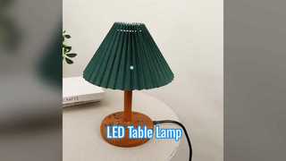 Lampu Meja Samping Tempat Tidur Port Pengisi Daya USB-C dengan Alas Kayu & Bohlam LED Warna Kain Flaxen Dapat Diredupkan Modern