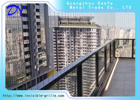 Balkon Invisible Grille dibuat untuk memberikan solusi keamanan yang terintegrasi dengan sempurna dengan desain arsitektur modern