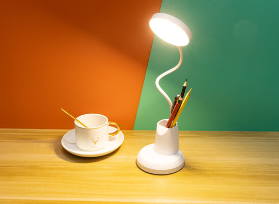 Lampu Meja Tempat Pena Sederhana Modern LED Lampu Belajar Pelindung Mata Plug-in Isi Ulang Lampu Baca Asrama Perguruan Tinggi Sentuh
