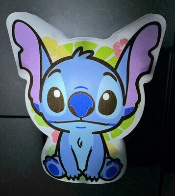 Lampu Tidur Colok Konsumsi Energi 0.5W Menampilkan Gaya Stitch Pilihan Warna Cocok untuk Suasana Rumah Kantor dan Kamar Anak