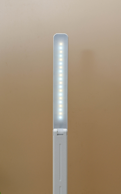 Lampu sentuh LED Lampu samping tempat tidur Baterai USB Lampu Meja Baca yang Bisa Dipindahkan Untuk Ruang Tamu