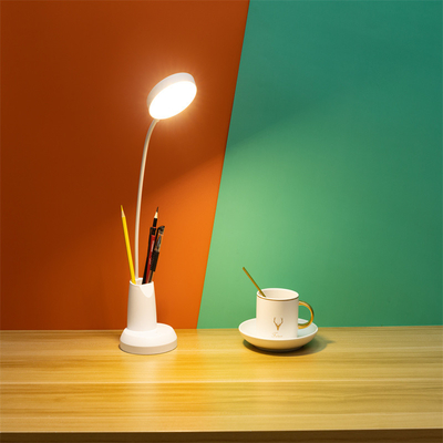 Lampu Meja LED Kamar Tidur Dengan Tiga Tingkat Penyesuaian Kecerahan Dan 5 Watt