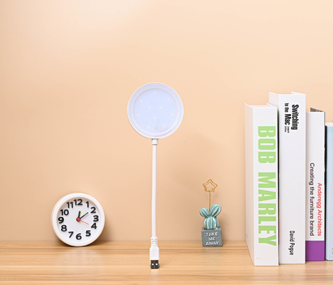 3500-6500K Color LED Eye Care USB Rechargeable Table Lamp Dengan Multi Angle Adjustment