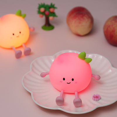 2024 New Creative Peach Shape Night Lamp Soft Silicone 7 Warna Berubah Perawatan Mata Lampu Malam Untuk Anak-anak Hadiah Desk Lamp
