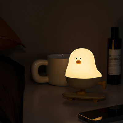 Modern Rechargeable LED Skateboard Ayam Malam Lampu ABS Kamar Tidur Dekorasi Desktop Dengan Daya Sentuh Hadiah Liburan Untuk Tidur