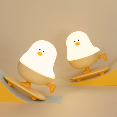 Modern Rechargeable LED Skateboard Ayam Malam Lampu ABS Kamar Tidur Dekorasi Desktop Dengan Daya Sentuh Hadiah Liburan Untuk Tidur