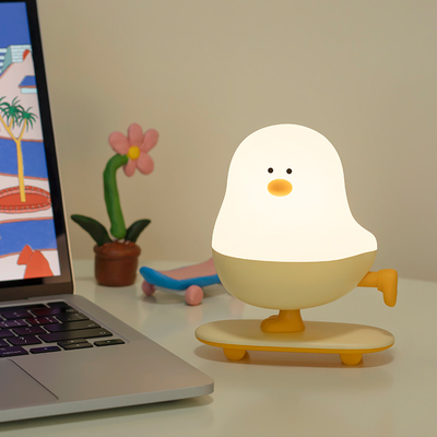 Modern Rechargeable LED Skateboard Ayam Malam Lampu ABS Kamar Tidur Dekorasi Desktop Dengan Daya Sentuh Hadiah Liburan Untuk Tidur