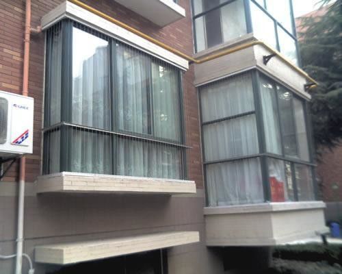 Gaya Desain Masyarakat Modern Layar Grille Invisible untuk Fungsi Balkon