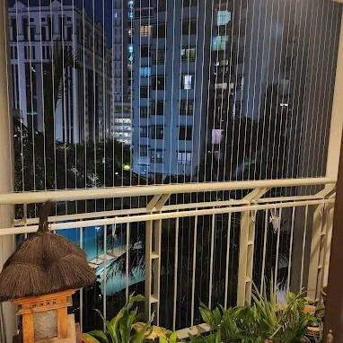 Jeruji Balkon Tak Terlihat Jaring Transparan Keamanan Daya Tahan Bangunan Modern