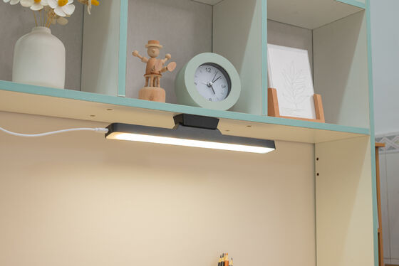 Hingga 8 Jam Waktu Penggunaan Lampu Magnetik Isi Ulang 5V 1A Tegangan Nominal Cocok untuk pencahayaan industri dan komersial