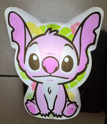 Lampu Tidur Colok Konsumsi Energi 0.5W Menampilkan Gaya Stitch Pilihan Warna Cocok untuk Suasana Rumah Kantor dan Kamar Anak