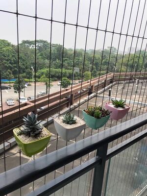 Aksesori Pot Bunga Panggangan Tak Terlihat Ukuran Sedang Tahan Lama Sempurna untuk Kawat Panggangan Tak Terlihat Balkon