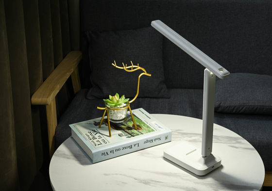 Lampu Meja Lipat 5500 Kelvin Kontrol Sentuh Dengan 10 Lampu Untuk Pencahayaan Cerah