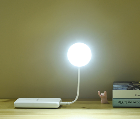 3500-6500K Color LED Eye Care USB Rechargeable Table Lamp Dengan Multi Angle Adjustment