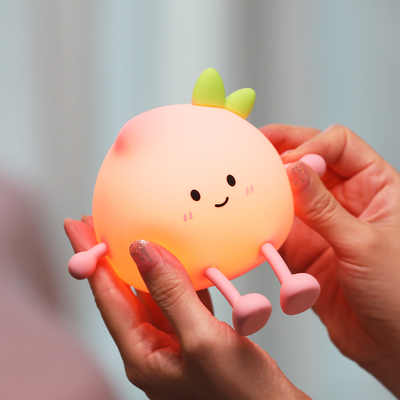 2024 New Creative Peach Shape Night Lamp Soft Silicone 7 Warna Berubah Perawatan Mata Lampu Malam Untuk Anak-anak Hadiah Desk Lamp