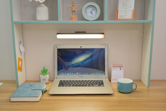 Hingga 8 Jam Waktu Penggunaan Lampu Magnetik Isi Ulang 5V 1A Tegangan Nominal Cocok untuk pencahayaan industri dan komersial